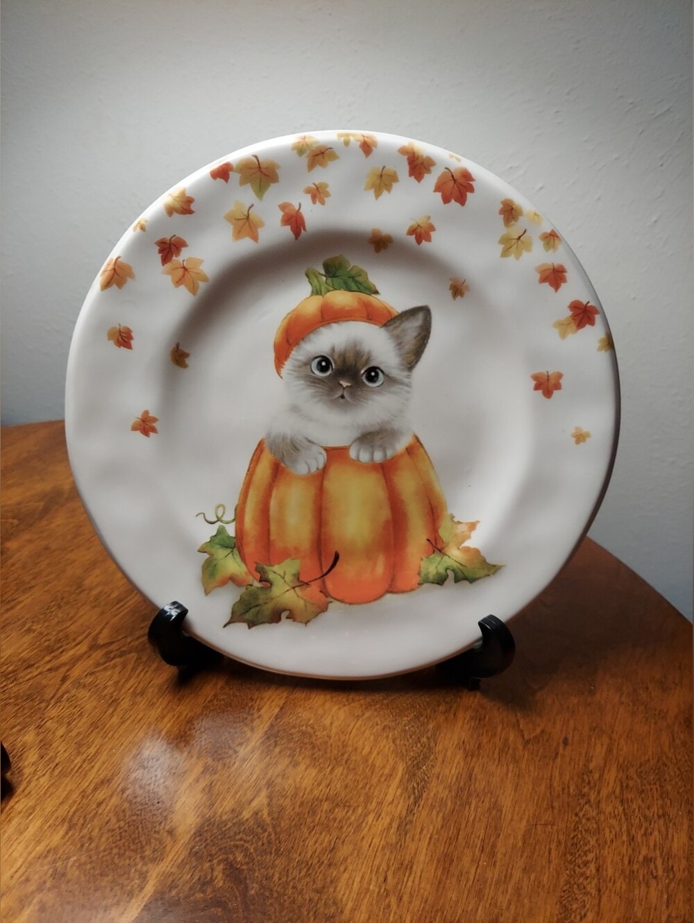 Kitschy Pier 1 Autumn Halloween Kitten Pumpkin Decorative Plate - White & Orange